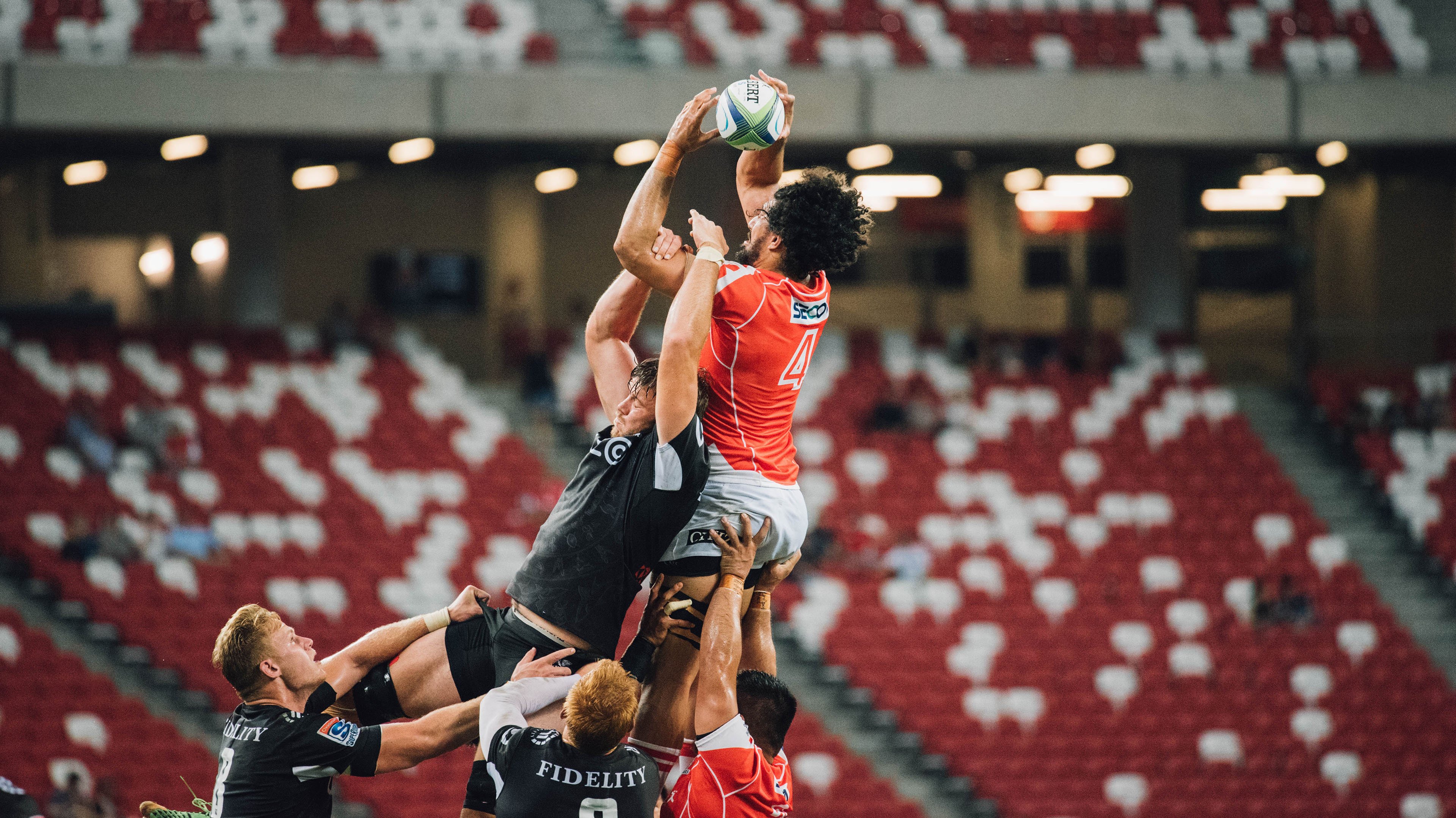 开云在线直播-塞恩斯一骑绝尘破围城，迈凯伦战术完胜索伯启示录